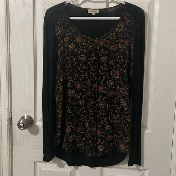 (3 for $15) Woman’s Top - Picture 1 of 4